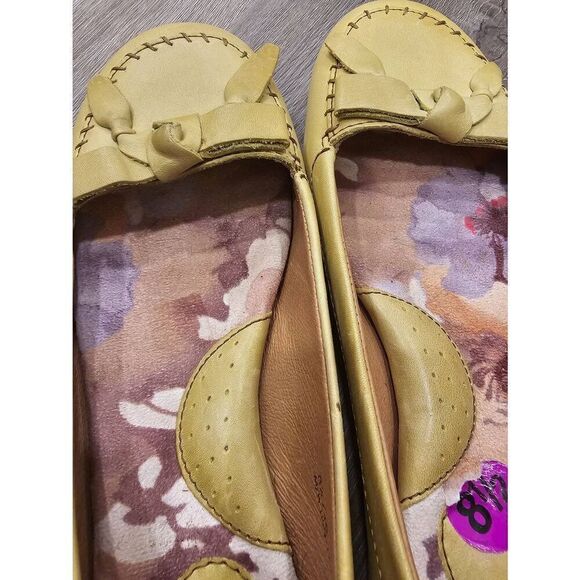 Born size 8.5 Women's Leather green flats - Picture 6 of 7